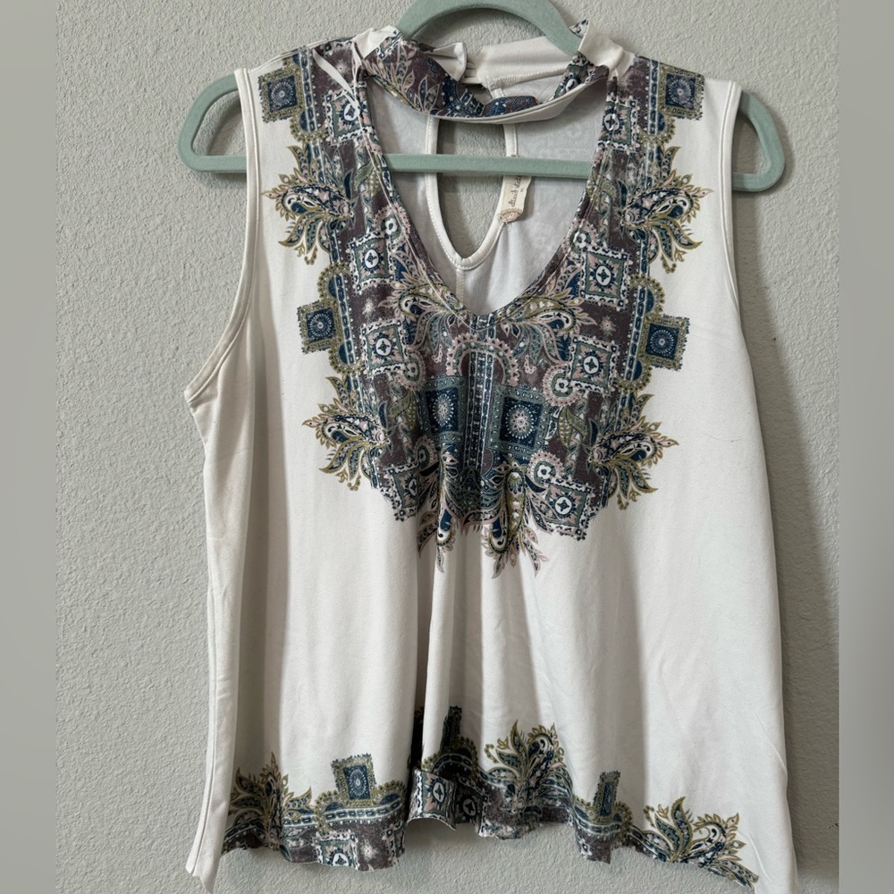 Altar’d State Choker Neck Cutoff Sleeveless Tank Top White /Pattern Size M